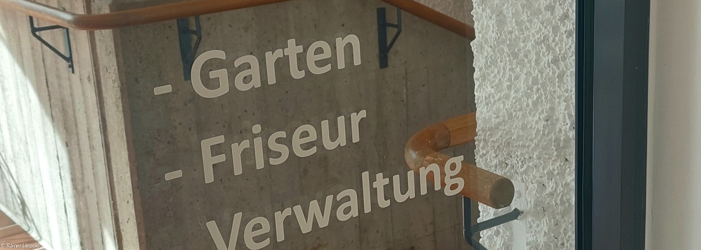 Wegweiser zu wichtigen Orten